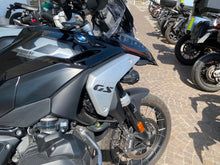 Carica l'immagine nel visualizzatore di Gallery, BMW R 1300 GS TRIPLE BLACK - 2025 - KM 3398