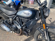 Carica l'immagine nel visualizzatore di Gallery, DUCATI SCRAMBLER 800 ICON DARK - 2021 - KM 23352
