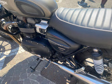 Carica l'immagine nel visualizzatore di Gallery, TRIUMPH STREET TWIN - 2021 - KM 10058