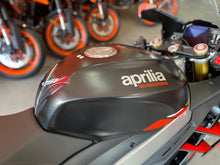 Carica l&#39;immagine nel visualizzatore di Gallery, APRILIA RSV4 - 2024 - KM 5207