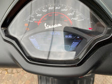 Carica l'immagine nel visualizzatore di Gallery, VESPA GTS 300 SUPER SPORT - 2024 - KM 1836