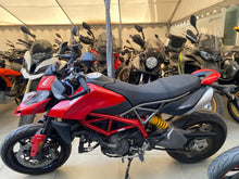 Carica l'immagine nel visualizzatore di Gallery, DUCATI HYPERMOTARD 950 - 2024 - KM 2689