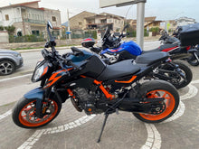 Carica l'immagine nel visualizzatore di Gallery, KTM 890 DUKE R - 2022 - KM 21090
