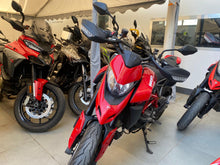 Carica l'immagine nel visualizzatore di Gallery, DUCATI HYPERMOTARD 950 - 2024 - KM 2689
