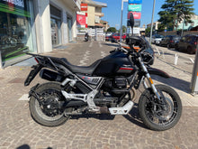 Carica l'immagine nel visualizzatore di Gallery, MOTO GUZZI V85 TT - 2023 - KM 12382