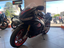 Carica l&#39;immagine nel visualizzatore di Gallery, APRILIA RSV4 - 2024 - KM 5207