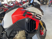 Carica l&#39;immagine nel visualizzatore di Gallery, DUCATI MUTLISTRADA V4 RS - 2025 - KM 6938