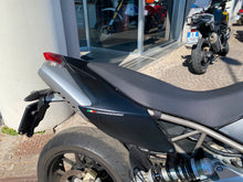 Carica l'immagine nel visualizzatore di Gallery, APRILIA DORSODURO 750 - 2015 - KM 19925