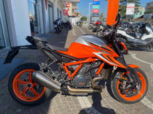 Carica l&#39;immagine nel visualizzatore di Gallery, KTM 1290 SUPER DUKE R - 2023 - KM 23993