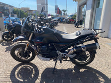 Carica l'immagine nel visualizzatore di Gallery, MOTO GUZZI V85 TT - 2023 - KM 12382