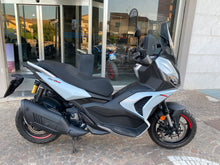 Carica l'immagine nel visualizzatore di Gallery, APRILIA SR GT 400 - 2026 - KM 2190