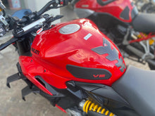 Carica l&#39;immagine nel visualizzatore di Gallery, DUCATI STREETFIGHTER V2 - 2023 - KM 7732