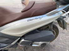 Carica l'immagine nel visualizzatore di Gallery, PIAGGIO BEVERLY 300 - 2010 - KM 17465