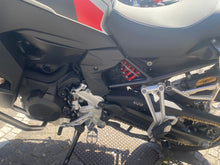 Carica l'immagine nel visualizzatore di Gallery, BMW F 900 GS ADVENTURE - 2024 - KM 7234