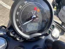Carica l'immagine nel visualizzatore di Gallery, TRIUMPH BONNEVILLE BOBBER 1200 - 2025 - KM 2133