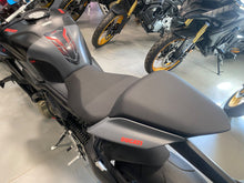 Carica l'immagine nel visualizzatore di Gallery, DUCATI STREETFIGHTER V4 S - 2023 - KM 17326
