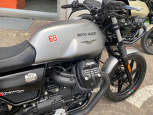 Carica l'immagine nel visualizzatore di Gallery, MOTO GUZZI V7 STONE - 2023 - KM 19749