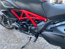 Carica l&#39;immagine nel visualizzatore di Gallery, DUCATI DIAVEL CARBON - 2011 - KM 27273
