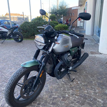 Carica l&#39;immagine nel visualizzatore di Gallery, MOTO GUZZI V7 STONE - 2021 - KM 19727