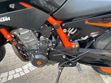 Carica l'immagine nel visualizzatore di Gallery, KTM 890 DUKE R - 2022 - KM 21090