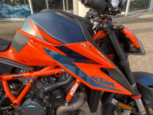 Carica l&#39;immagine nel visualizzatore di Gallery, KTM 1290 SUPER DUKE R - 2020 - KM 15905