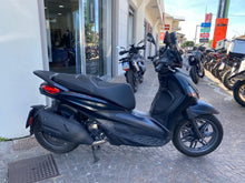 Carica l'immagine nel visualizzatore di Gallery, PIAGGIO BEVERLY 400 HPE - 2021 - KM 25316