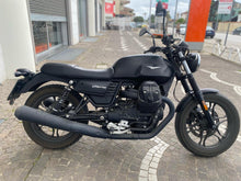 Carica l&#39;immagine nel visualizzatore di Gallery, MOTO GUZZI V7 STONE - 2018 - KM 10308