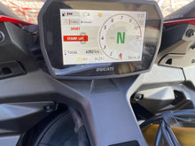 Carica l&#39;immagine nel visualizzatore di Gallery, DUCATI PANIGALE V2 S - 2025 - KM 4392
