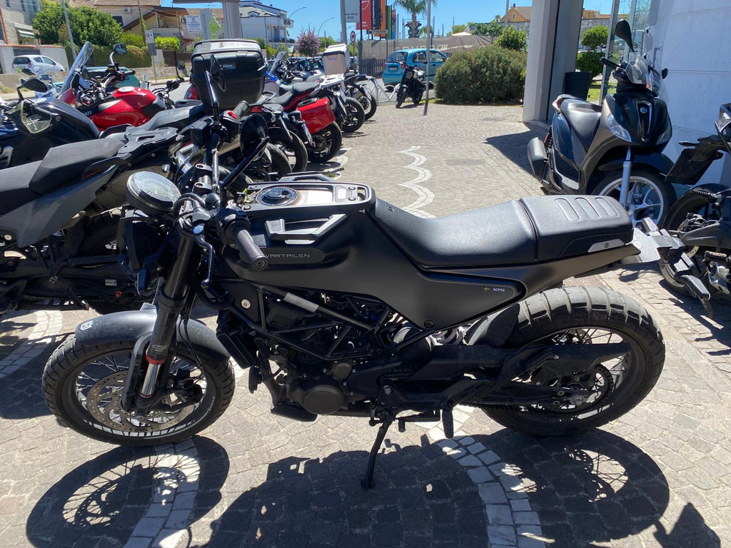HUSQVARNA SVARTPILEN 125 - 2024 - KM 9383