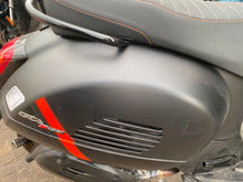 Carica l'immagine nel visualizzatore di Gallery, VESPA GTS 300 SUPER SPORT - 2024 - KM 1836