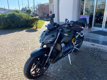 Carica l'immagine nel visualizzatore di Gallery, DUCATI STREETFIGHTER V2 - 2022 - KM 18829