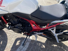 Carica l'immagine nel visualizzatore di Gallery, HONDA CB 750 HORNET - 2023 - KM 4740
