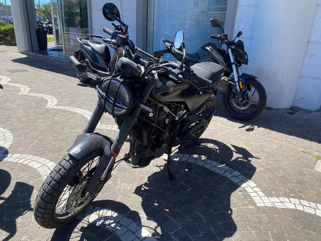HUSQVARNA SVARTPILEN 125 - 2024 - KM 9383