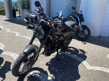 Carica l'immagine nel visualizzatore di Gallery, HUSQVARNA SVARTPILEN 125 - 2024 - KM 9383