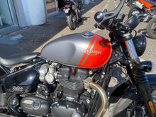 Carica l'immagine nel visualizzatore di Gallery, TRIUMPH BONNEVILLE BOBBER 1200 - 2025 - KM 2133
