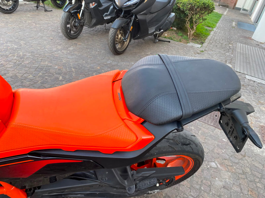 KTM 390 DUKE - 2025 - KM 9869
