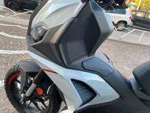 Carica l'immagine nel visualizzatore di Gallery, APRILIA SR GT 400 - 2026 - KM 2190