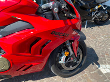 Carica l'immagine nel visualizzatore di Gallery, DUCATI PANIGALE V4 - 2024 - KM 2383