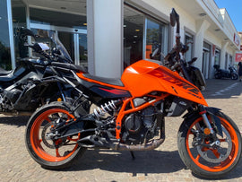KTM 390 DUKE - 2025 - KM 6137