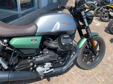 Carica l'immagine nel visualizzatore di Gallery, MOTO GUZZI V7 STONE CENTENARIO - 2022 - KM 17256