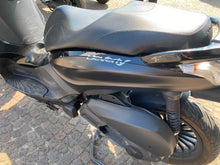 Carica l'immagine nel visualizzatore di Gallery, PIAGGIO BEVERLY 300 - 2016 - KM 45178