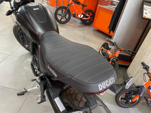 Carica l'immagine nel visualizzatore di Gallery, DUCATI SCRAMBLER 800 ICON DARK - 2025 - KM 8156
