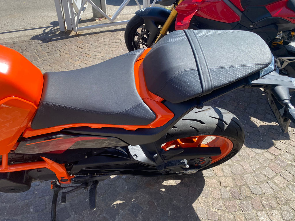 KTM 390 DUKE - 2025 - KM 6137