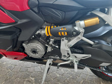 Carica l&#39;immagine nel visualizzatore di Gallery, DUCATI STREETFIGHTER V2 - 2023 - KM 16851