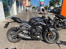 Carica l'immagine nel visualizzatore di Gallery, TRIUMPH STREET TRIPLE 765 R - 2023 -  KM 5470