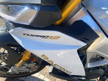 Carica l'immagine nel visualizzatore di Gallery, APRILIA TUONO V4 FACTORY - 2024 - KM 22121
