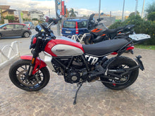 Carica l&#39;immagine nel visualizzatore di Gallery, DUCATI SCRAMBLER 800 ICON - 2024 - KM 1992