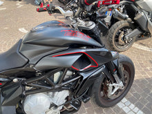 Carica l'immagine nel visualizzatore di Gallery, MV AGUSTA RIVALE 800 - 2015 - KM 23410