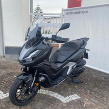 Carica l'immagine nel visualizzatore di Gallery, HONDA ADV 350 - 2025 - KM 7506