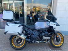 Carica l'immagine nel visualizzatore di Gallery, BMW R 1300 GS ADVENTURE TRIPLE BLACK - 2026 - KM 7064